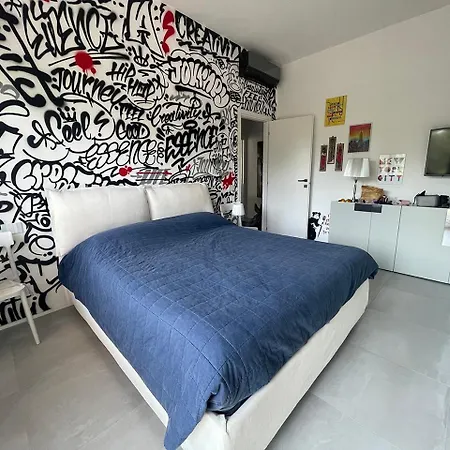 Апартаменты Stylish 1 Bedroom In